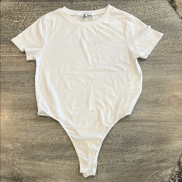 WeWoreWhat White Medium Shortsleeve Bodysuit - Picture 1 of 9